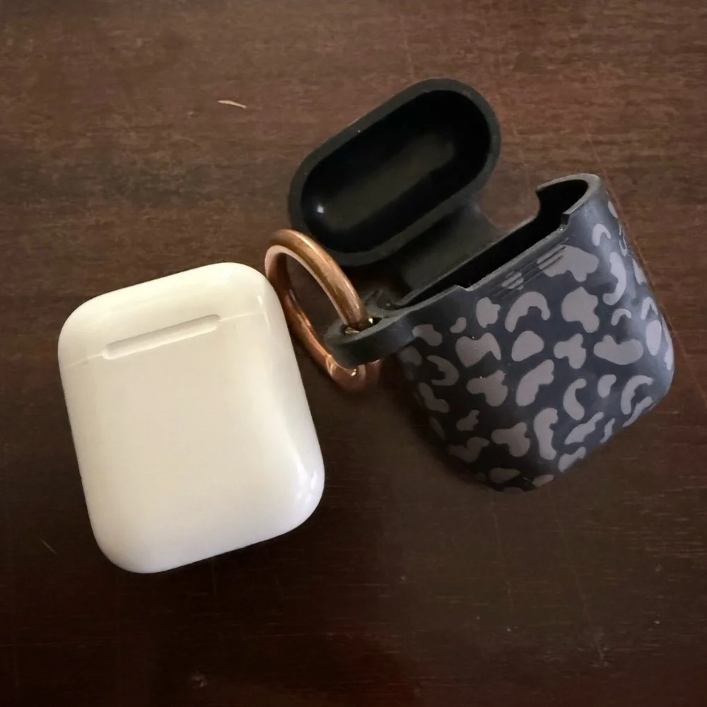 Apple Airpod with Case & extra right ear